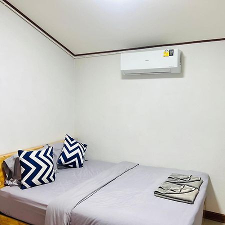 Lungwang Guest House Ban Rak Thai Exteriör bild