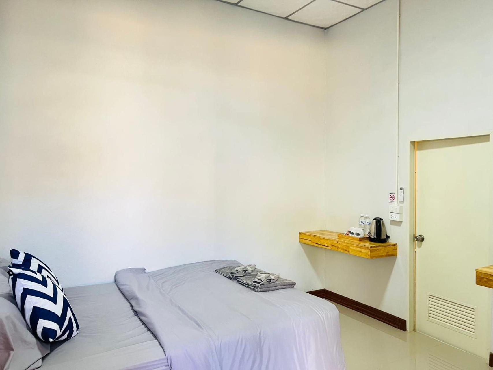 Lungwang Guest House Ban Rak Thai Exteriör bild