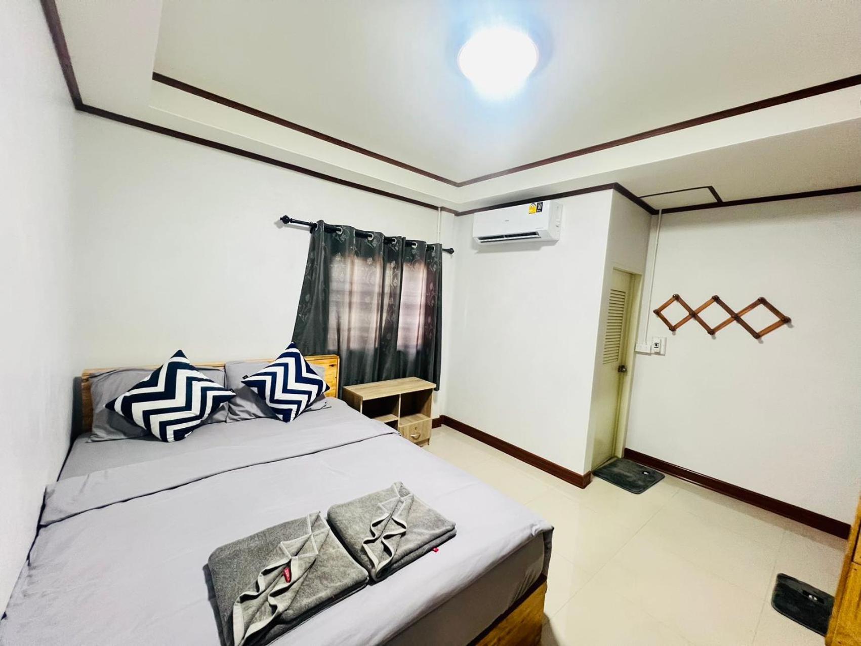 Lungwang Guest House Ban Rak Thai Exteriör bild