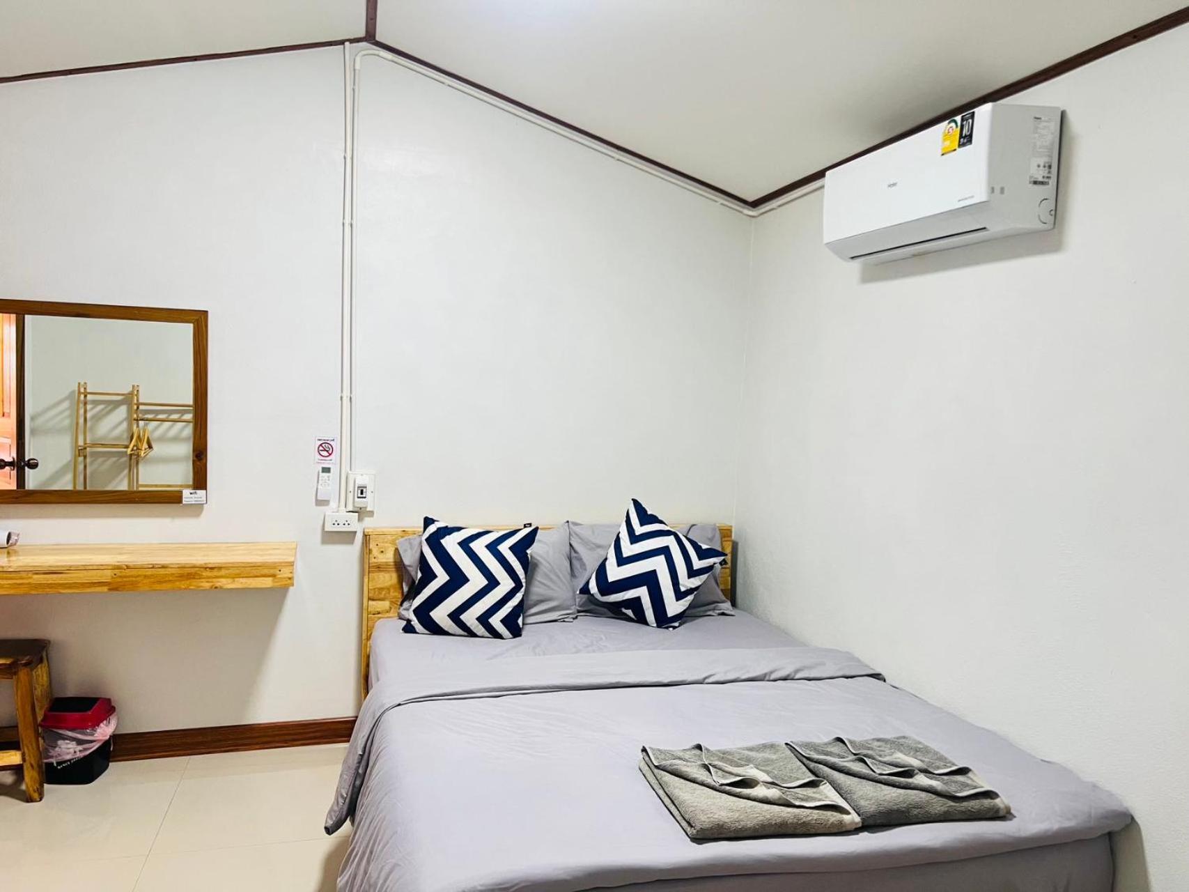 Lungwang Guest House Ban Rak Thai Exteriör bild