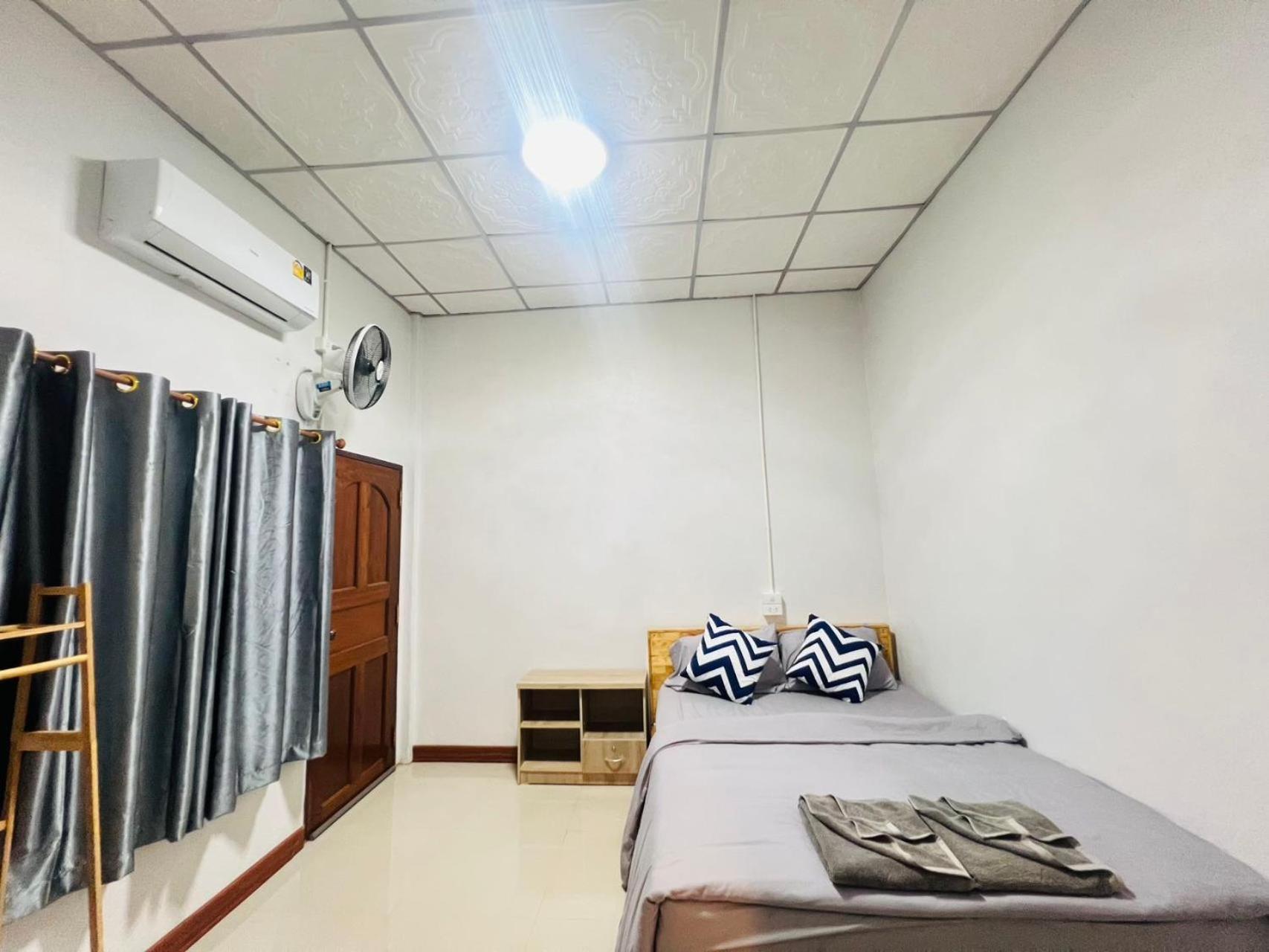 Lungwang Guest House Ban Rak Thai Exteriör bild