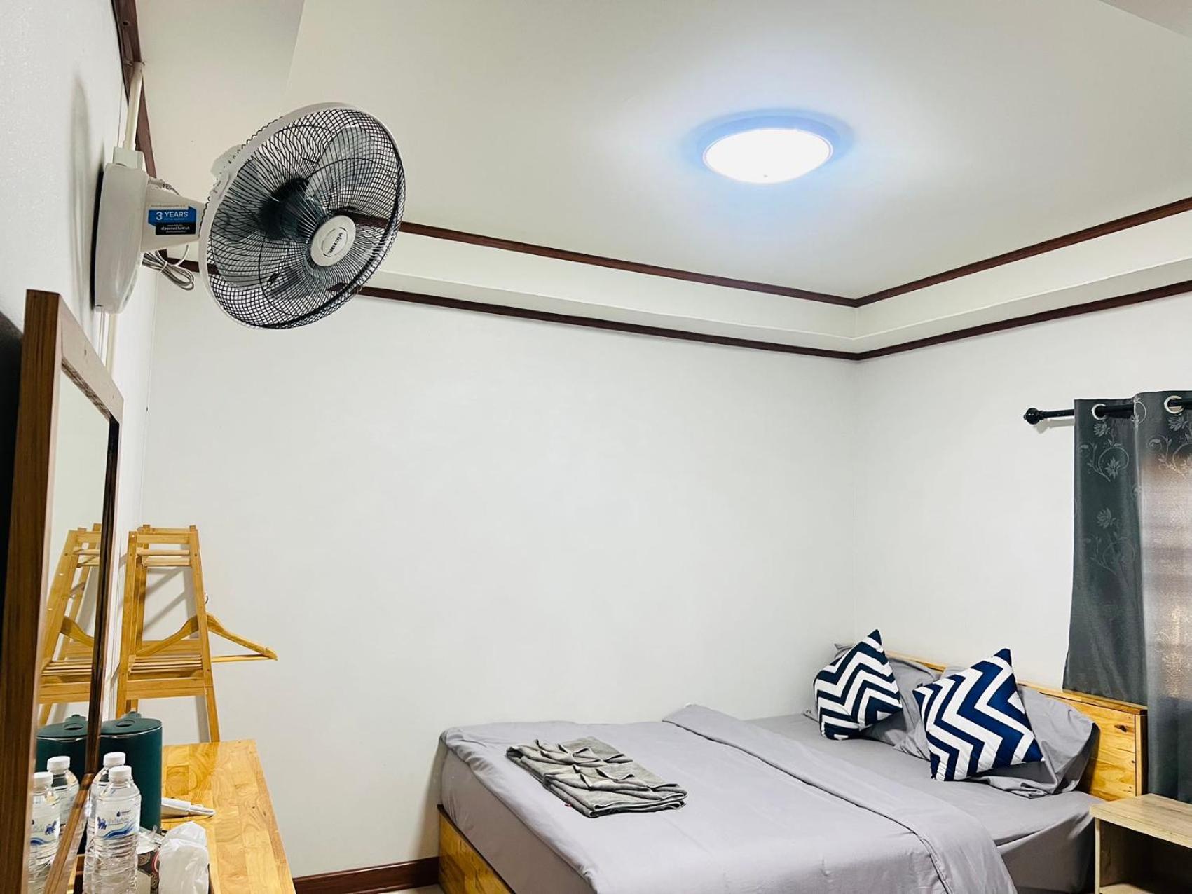 Lungwang Guest House Ban Rak Thai Exteriör bild