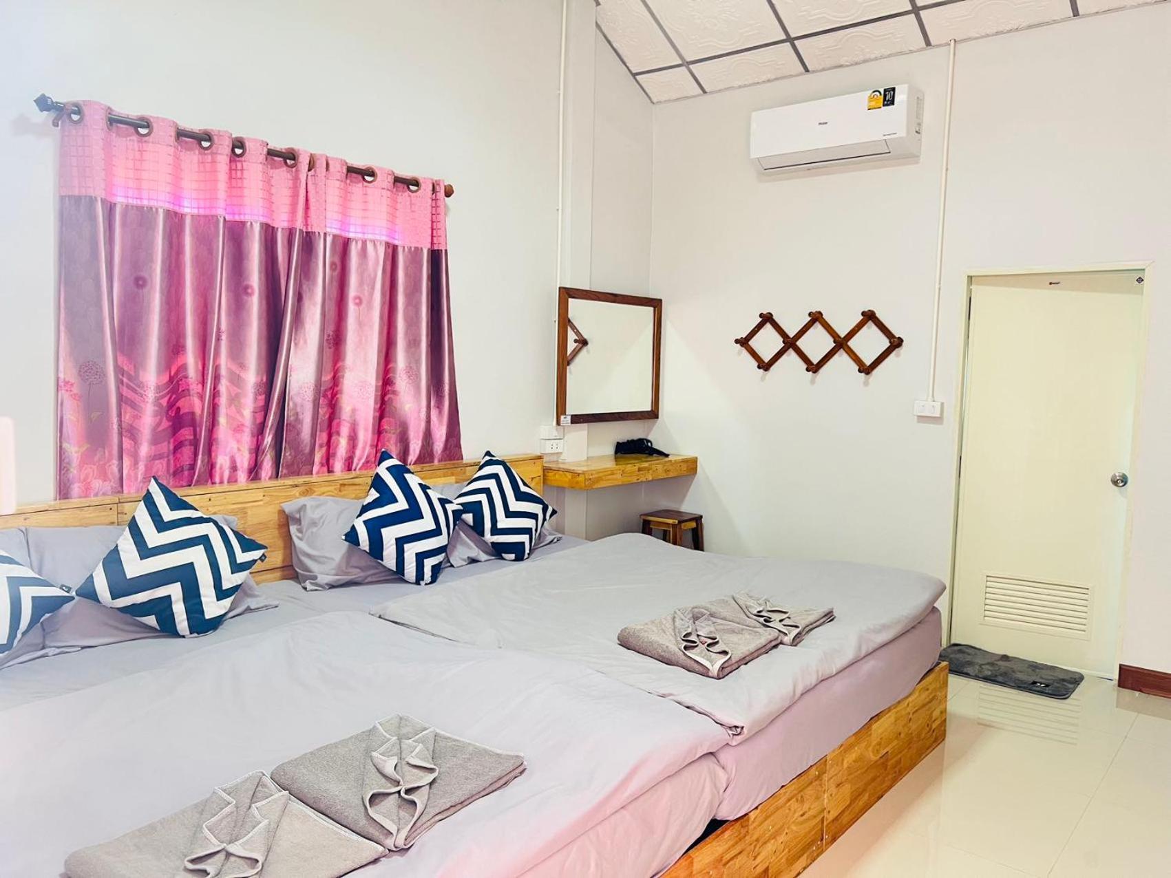 Lungwang Guest House Ban Rak Thai Exteriör bild