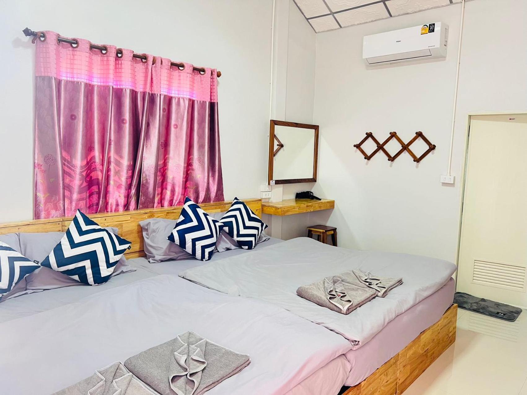 Lungwang Guest House Ban Rak Thai Exteriör bild