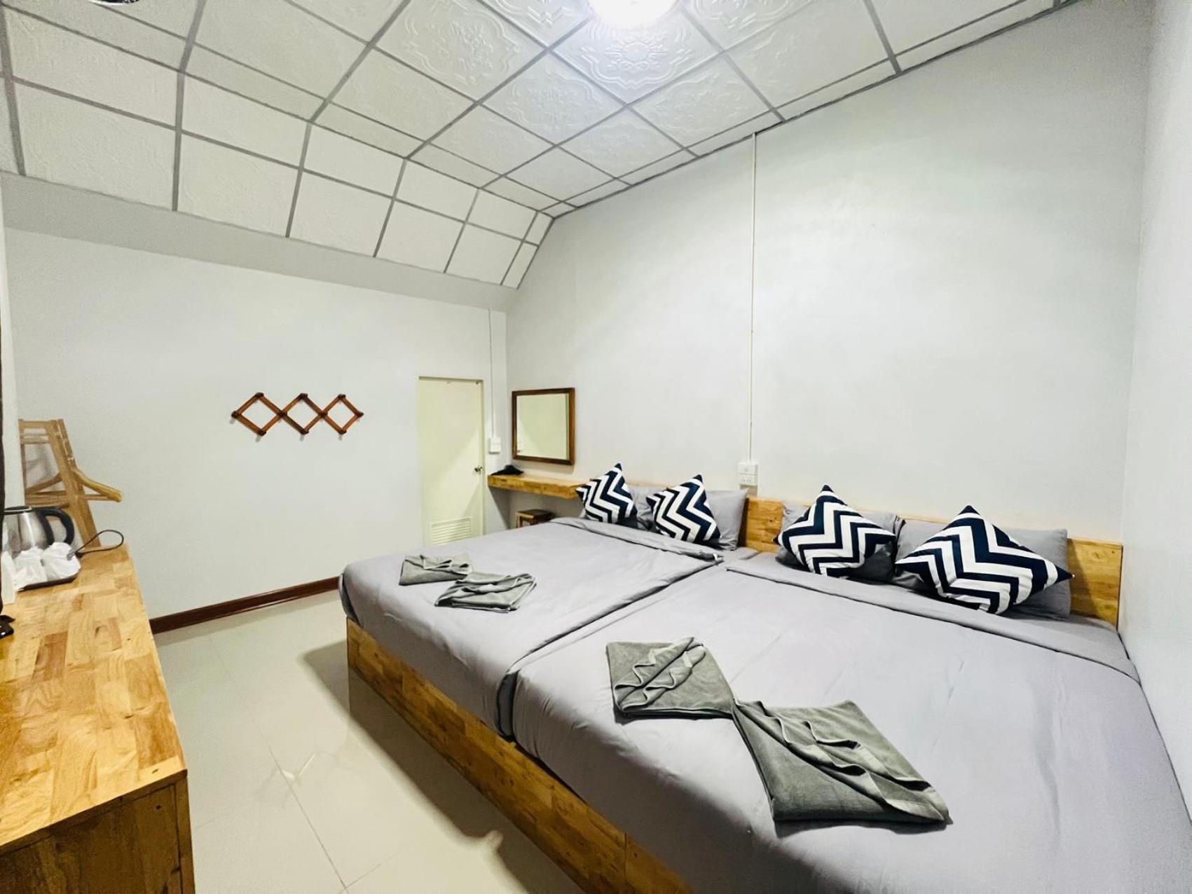 Lungwang Guest House Ban Rak Thai Exteriör bild