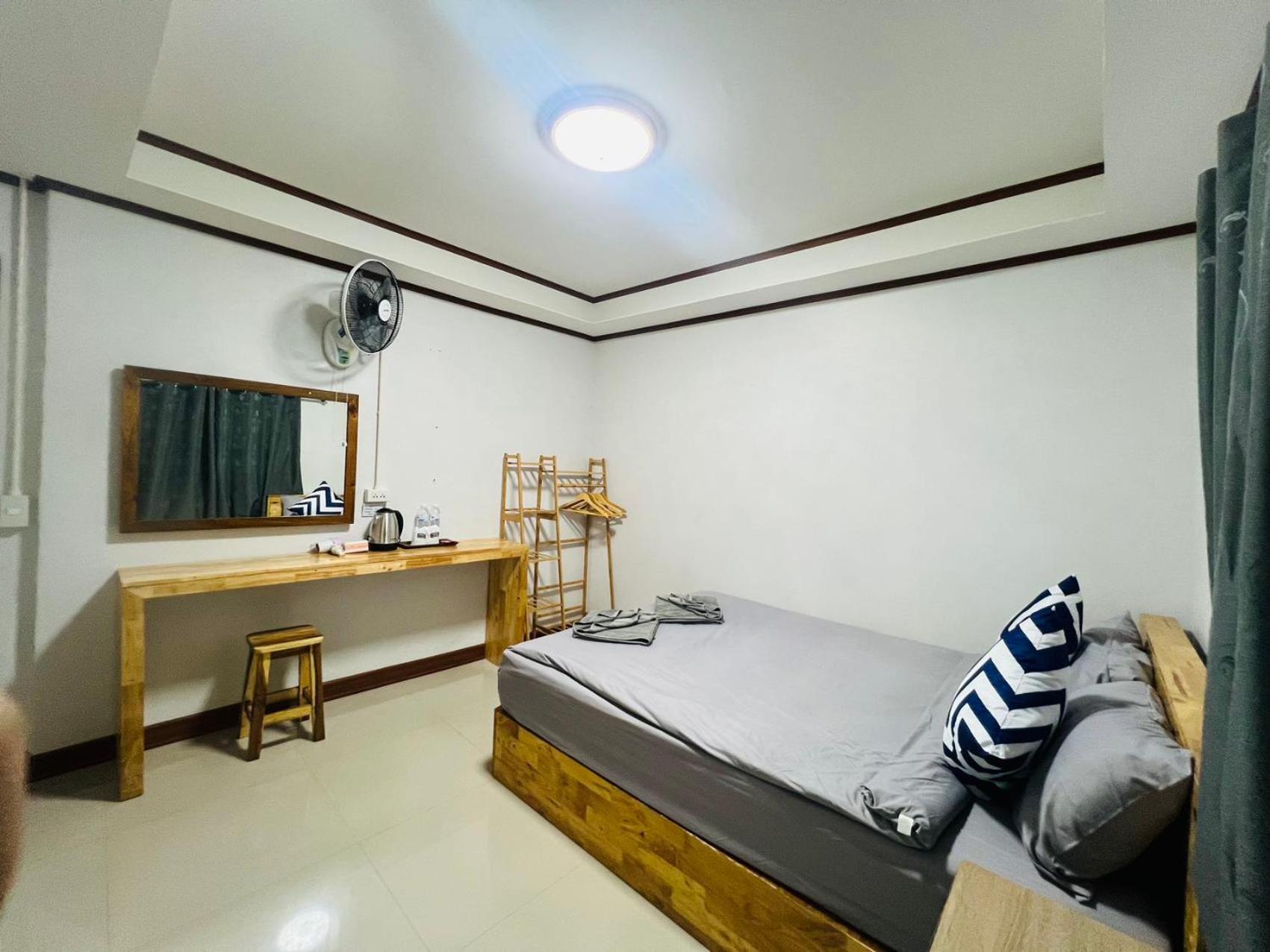 Lungwang Guest House Ban Rak Thai Exteriör bild