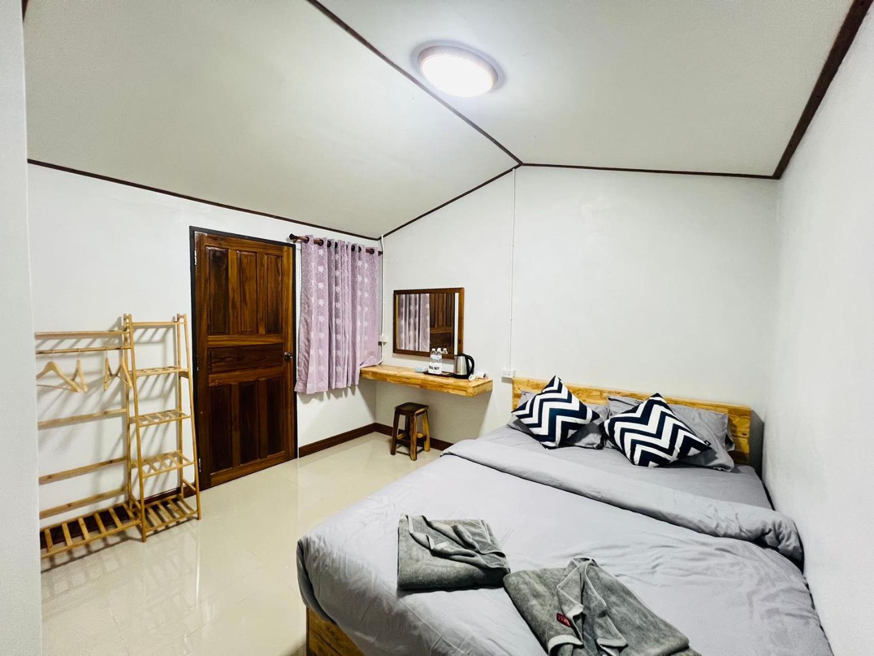 Lungwang Guest House Ban Rak Thai Exteriör bild
