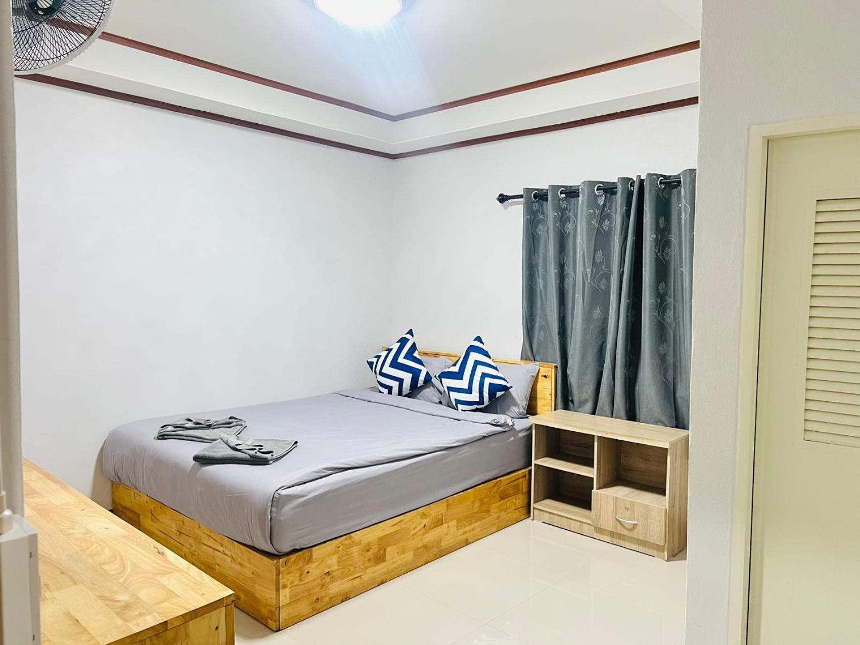 Lungwang Guest House Ban Rak Thai Exteriör bild